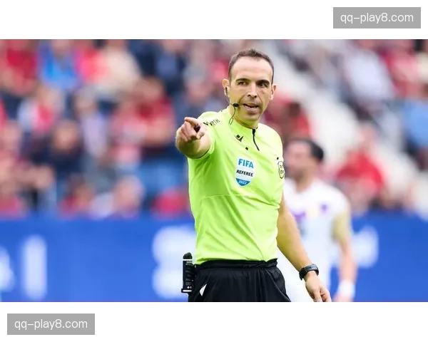 西甲裁判德梅拉执法尺度严苛 场均红牌数高达零点六四次